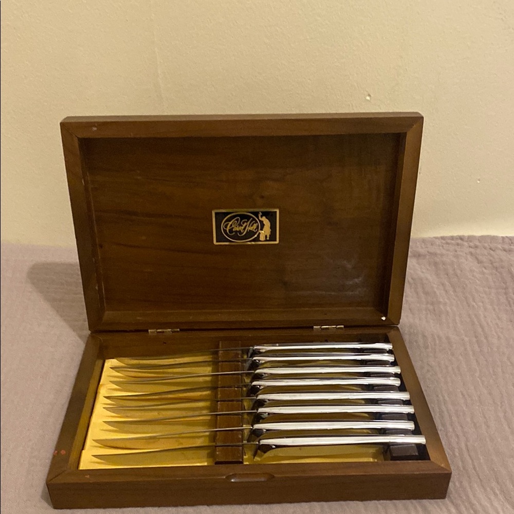 CARVEL HALL Stainless USA Elegant Silver Steak Knife Set ( 8)